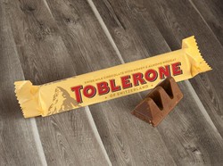 Wah, Cokelat Toblerone Tak Bisa Pakai Gambar Gunung Swiss Lagi