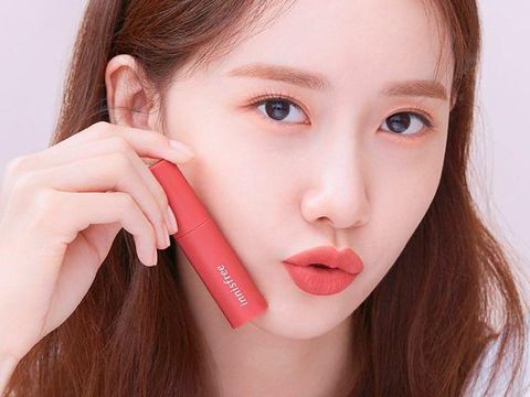 Jika membicarakan Innisfree, pasti kecantikan Yoona sebagai brand ambassador akan terlintas. Meskipun sekarang memutus kerjasama, citra kuat Yoona untuk Innisfree masih melekat kuat, Beauties./ Foto: allkpop.com