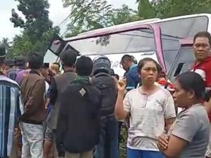 Kecelakaan Beruntun di Lumbang Probolinggo Dipicu Bus Ngeblong Kecelakaan Beruntun di Lumbang Probolinggo Dipicu Bus Ngeblong