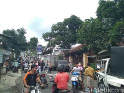 Bus Rem Blong Tabrak 5 Kendaraan di Pasar Lumbang Probolinggo, 6 Luka