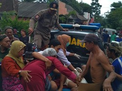 Korban Kecelakaan Beruntun Probolinggo Dievakuasi ke Puskesmas dan 2 RS