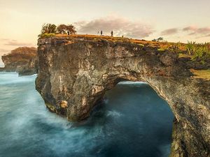 Broken Beach Nusa Penida: Lokasi, Rute, dan Tips agar Aman Saat Wisata Broken Beach Nusa Penida: Lokasi, Rute, dan Tips agar Aman Saat Wisata