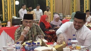 Berkunjung ke Medan, Gus Yahya Diajak Bobby Makan Durian di Rumah Dinas