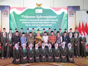 Khofifah-Gus Sadad Lepas 30 Santri Penerima Beasiswa ke Al Azhar Kairo