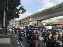 Lalin Jalan Letjen Suprapto Johar Baru Arah Pasar Senen Padat Pagi Ini