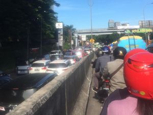 Jalan TB Simatupang Arah Fatmawati Macet Parah Sejak Tanjung Barat Jaksel