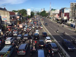 Lalin di Jalan Kampung Melayu Besar 2 Arah Tebet Macet Pagi Ini