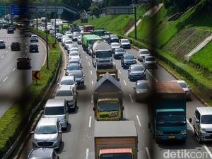 Disebut Hotman Paris Mobil Pejabat Kalau Lewat Tak Ditilang, Apa Fungsi Bahu Jalan?