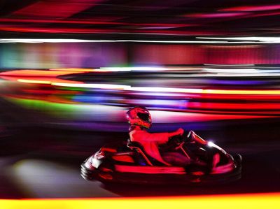 Menembus Lintasan Gokart Indoor Pertama di Venezuela