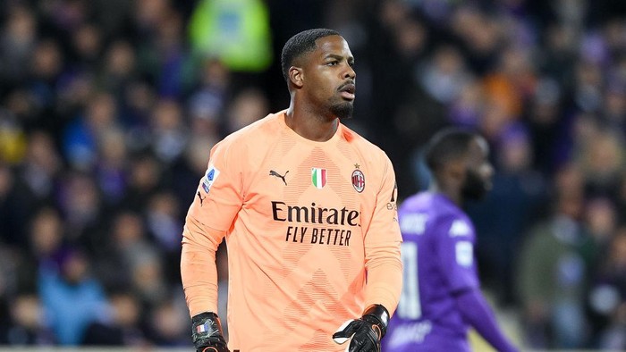 Mike Maignan of AC Milan during the Serie A match between ACF Fiorentina and AC Milan at Stadio Artemio Franchi on March 04, 2023 in Florence, Italy (Photo by Giuseppe Maffia/NurPhoto via Getty Images)