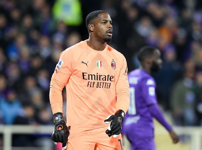 Mike Maignan of AC Milan during the Serie A match between ACF Fiorentina and AC Milan at Stadio Artemio Franchi on March 04, 2023 in Florence, Italy (Photo by Giuseppe Maffia/NurPhoto via Getty Images)