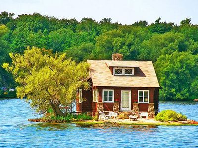 Minat Nggak Tinggal di Rumah Ini?