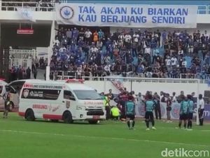 Kondisi Terkini Pemain Madura United Ricki Ariansyah Usai Kolaps Kondisi Terkini Pemain Madura United Ricki Ariansyah Usai Kolaps