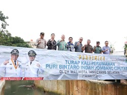 Atasi Banjir, Walkot Benyamin Resmikan Turap Kali Puri Bintaro Indah