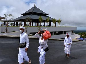 Pengembangan Fasilitas di Kawasan Suci Pura Agung Besakih