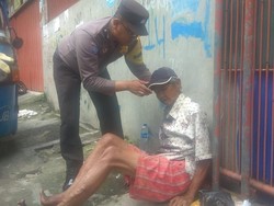 Sakit Stroke, Pria Tunawisma Ditemukan Tergeletak di Pinggir Jalan Jakbar