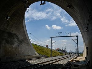 Operasi Kereta Cepat Molor (Lagi dan Lagi), Luhut Bilang Agustus