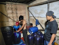 Polisi Bongkar Sindikat BBM Ilegal di Palembang, 4 Pelaku Ditangkap