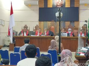 Hakim Kecewa ke Saksi Kasus Suap Unila Berbohong: Dibakar Api Neraka Hakim Kecewa ke Saksi Kasus Suap Unila Berbohong: Dibakar Api Neraka
