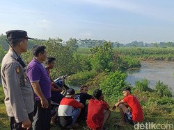 Warga Tulungagung Hilang Saat Flushing-Cari Ikan Mabuk di Sungai Brantas
