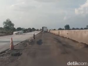 Heboh Ruas Tol di Kayuagung-Palembang Rusak Berat, Pengendara Protes