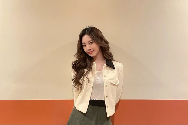 Tiffany merawat rambutnya dengan menggunakan produk sampo dengan bahan yang cocok / Foto: instagram.com/yura_936 Tiffany merawat rambutnya dengan menggunakan produk sampo dengan bahan yang cocok / Foto: instagram.com/yura_936