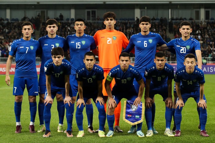 TASHKENT, UZBEKISTAN - MARCH 04: Players of Uzbekistan line up for team photo during the match between Iraq and Uzbekistan for Group A - AFC U20 Asian Cup Uzbekistan at Bunyodkor Stadium on March 04, 2023 in Tashkent, Uzbekistan. (Photo by Zhizhao Wu/Getty Images)