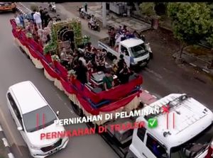 Seru dan Unik Gelar Pernikahan di Atas Truk Container! Seru dan Unik Gelar Pernikahan di Atas Truk Container!