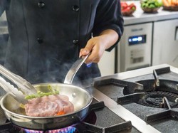 Ini Sebabnya Makanan Sisa Terasa Lebih Enak Jika Dipanaskan Kembali