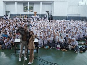Gaet Aktor Ternama, WeTV Edukasi Ekosistem Digital ke Pelajar Bandung Gaet Aktor Ternama, WeTV Edukasi Ekosistem Digital ke Pelajar Bandung