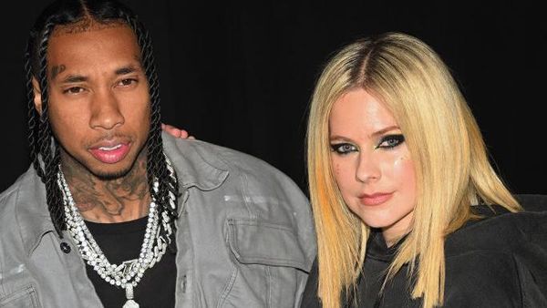9 Foto Avril Lavigne & Tyga Konfirmasi Pacaran, Ciuman di Paris Fashion Week