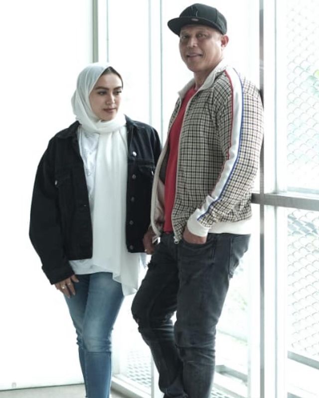 Bang Tigor dan Istri Daun Muda
