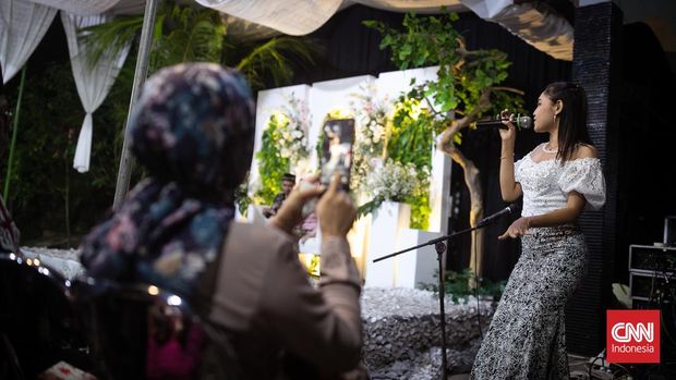 Biduan Koplo di Hajatan Biduan Koplo di Hajatan. (CNN Indonesia/Adi Ibrahim)