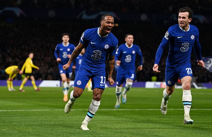 LONDON, ENGLAND - MARCH 07: Raheem Sterling of Chelsea celebrates after scoring the team's first goal with teammates during the UEFA Champions League round of 16 leg two match between Chelsea FC and Borussia Dortmund at Stamford Bridge on March 07, 2023 in London, England. (Photo by Darren Walsh/Chelsea FC via Getty Images)
