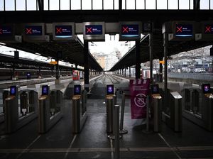 Demo Besar-besaran Bikin Prancis Kekurangan Minyak hingga Listrik Padam Demo Besar-besaran Bikin Prancis Kekurangan Minyak hingga Listrik Padam