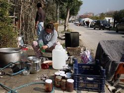 Derita Pengungsi Gempa Turki Hidup Terlunta-lunta di Pinggir Jalan Derita Pengungsi Gempa Turki Hidup Terlunta-lunta di Pinggir Jalan
