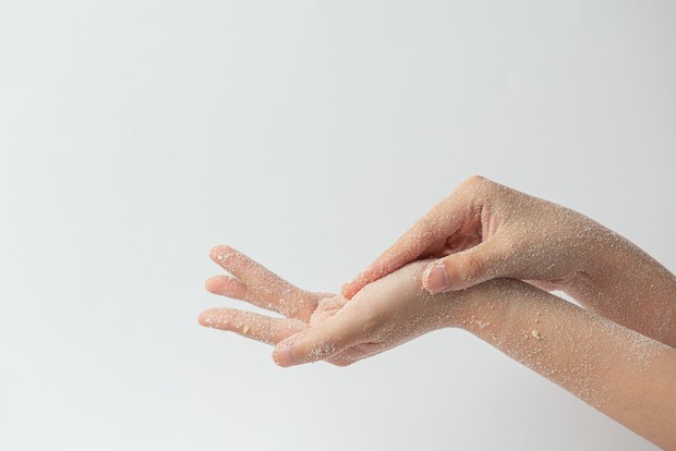 Eksfoliasi untuk jenis kulit kering / Foto: freepik.com/jcomp