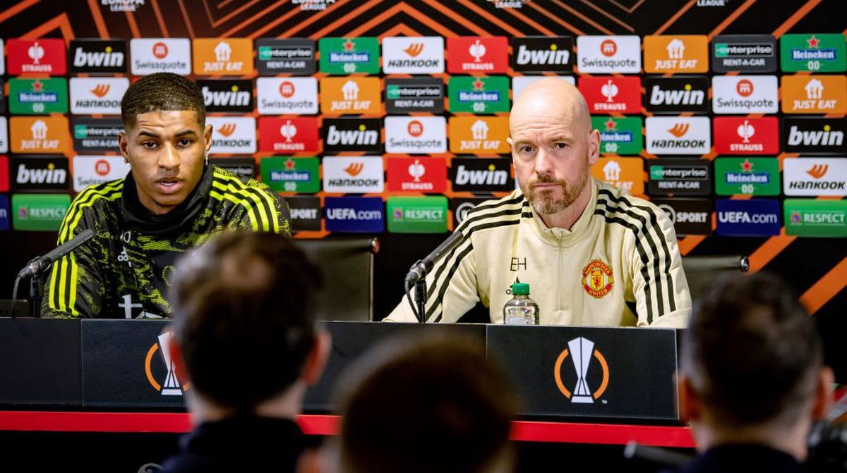 Erik ten Hag minta Manchester United lekas bangkit (Manchester United via Getty Images/Ash Donelon)