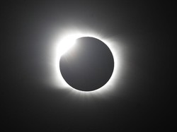 Gerhana Matahari Hibrida Wilayah DIY, Catat Jadwalnya Lur!