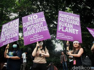 Hari Perempuan Internasional, Massa Beraksi di Patung Kuda
