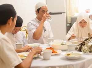 Nggak Cuma Segar, Ini Manfaat Buka Puasa dengan Air Kelapa