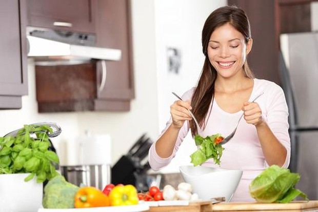 ilustrasi menjaga makanan dan minuman yang masuk ke dalam tubuh agar terhindar dari perut buncit