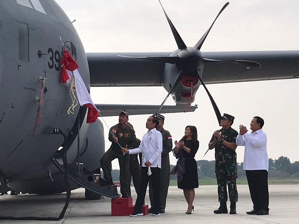 Garang! Wujud Pesawat Super Hercules yang Diserahkan Jokowi ke TNI AU