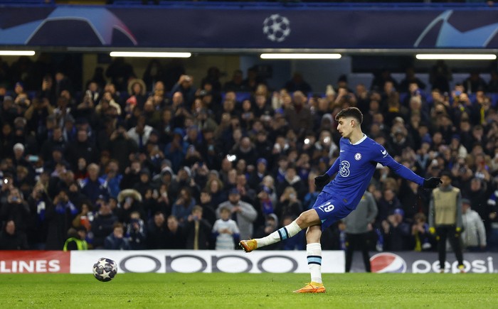 Soccer Football - Champions League - Round of 16 - Second Leg - Chelsea v Borussia Dortmund - Stamford Bridge, London, Britain - March 7, 2023 Chelseas Kai Havertz scores their second goal from the penalty spot Action Images via Reuters/Peter Cziborra