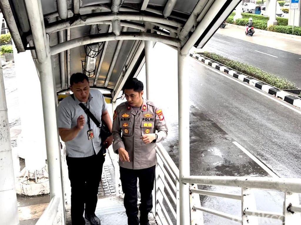 Viral Sopir Pajero Onani di Bawah JPO Setiabudi, Kapolsek Cek TKP Viral Sopir Pajero Onani di Bawah JPO Setiabudi, Kapolsek Cek TKP