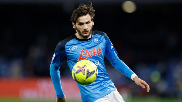 NAPLES, ITALY - MARCH 03: Khvicha Kvaratskhelia of SSC Napoli controls the ball during the Serie A match between SSC Napoli and SS Lazio at Stadio Diego Armando Maradona on March 3, 2023 in Naples, Italy. (Photo by Matteo Ciambelli/DeFodi Images via Getty Images)