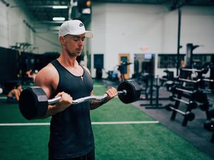 8 Cara Membentuk Otot Lengan dengan Latihan Kekuatan Otot