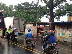 Tragis! Bapak-Anak Cirebon Tewas Ditabrak Truk Saat Mau ke Sekolah Tragis! Bapak-Anak Cirebon Tewas Ditabrak Truk Saat Mau ke Sekolah