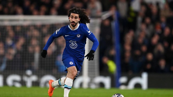 LONDON, ENGLAND - MARCH 07: Marc Cucurella of Chelsea runs with the ball during the UEFA Champions League round of 16 leg two match between Chelsea FC and Borussia Dortmund at Stamford Bridge on March 07, 2023 in London, England. (Photo by Darren Walsh/Chelsea FC via Getty Images)