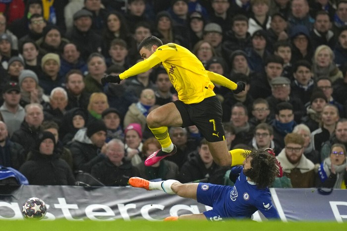 Marc Cucurella Chelsea's Marc Cucurella, right, challenges Dortmund's Giovanni Reyna during the Champions League round of 16 second leg soccer match between Chelsea FC and Borussia Dortmund at Stamford Bridge, London, Tuesday March 7, 2023. (AP Photo/Alastair Grant)